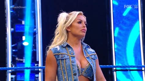 Former WWE star Mandy Rose suffers wardrobe malfunction and ...